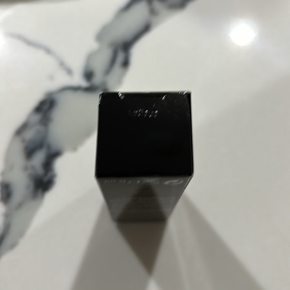 New Armani Luminous Silk concealer shade 10 - Picture 6 of 7